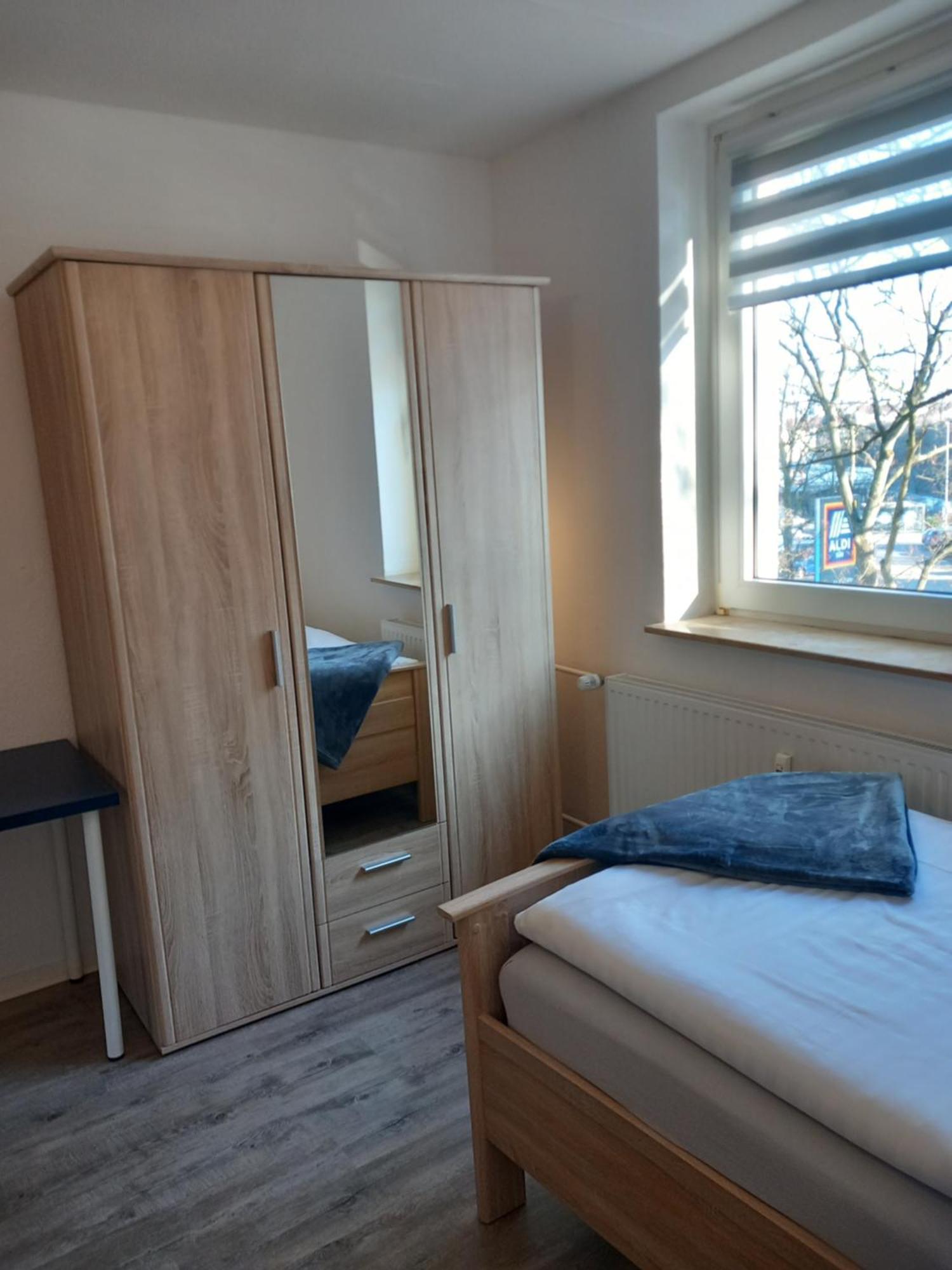 City Apartment Duisburg 2#Netflix &Wlan &Kingsize Bett & Kaffee Maschine & Central & 500M Innenhafen & 2 Min U Bahn Экстерьер фото