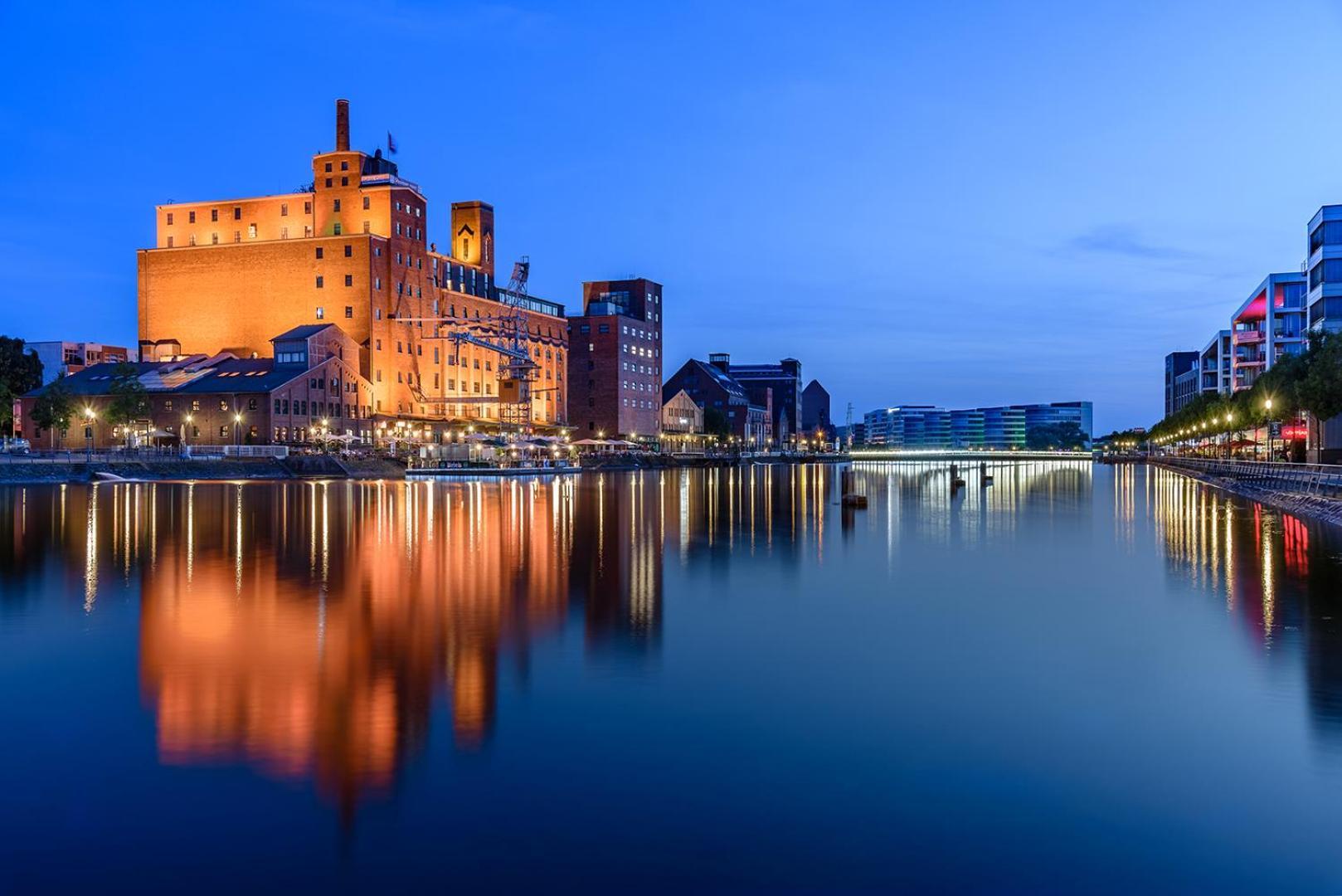 City Apartment Duisburg 2#Netflix &Wlan &Kingsize Bett & Kaffee Maschine & Central & 500M Innenhafen & 2 Min U Bahn Экстерьер фото